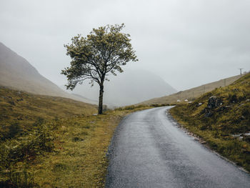 Road going through glen etive