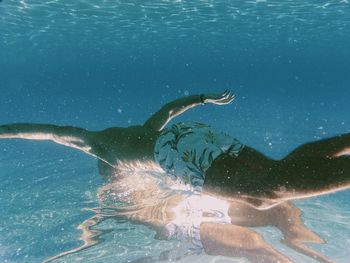 Man swimming under sea