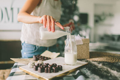 Midsection of woman preparing food on table