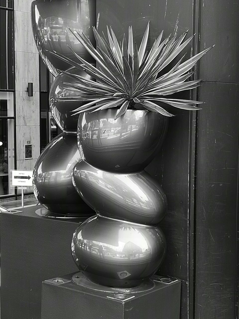 close-up, still life, no people, focus on foreground, shiny, day, illuminated, modern