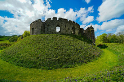 Old ruin building against cloudy sky