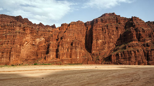 Tomur grand canyon