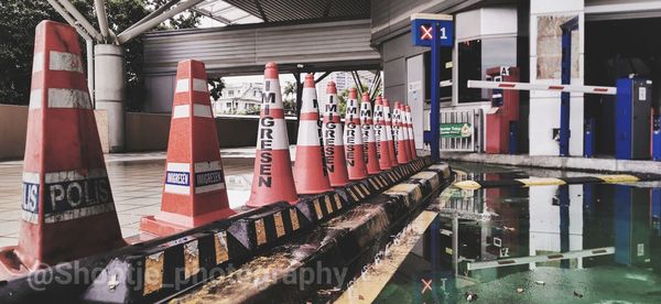 Graffiti on wall in restaurant