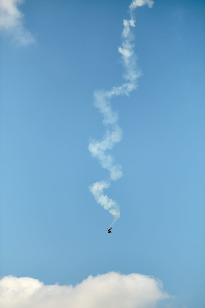 LOW ANGLE VIEW OF VAPOR TRAILS IN SKY