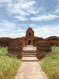 Old ruins of building against sky