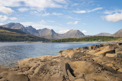 Scenic view of bla bheinn mountain aka blaven in black cuillin ridge, isle of skye, scotland 