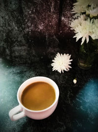 Close-up of hand holding coffee cup