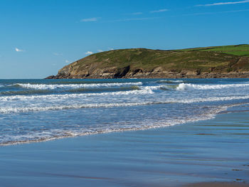 The waves rolling in at croyde on the north devon coast 