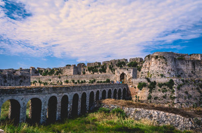 Ruins of building against cloudy sky