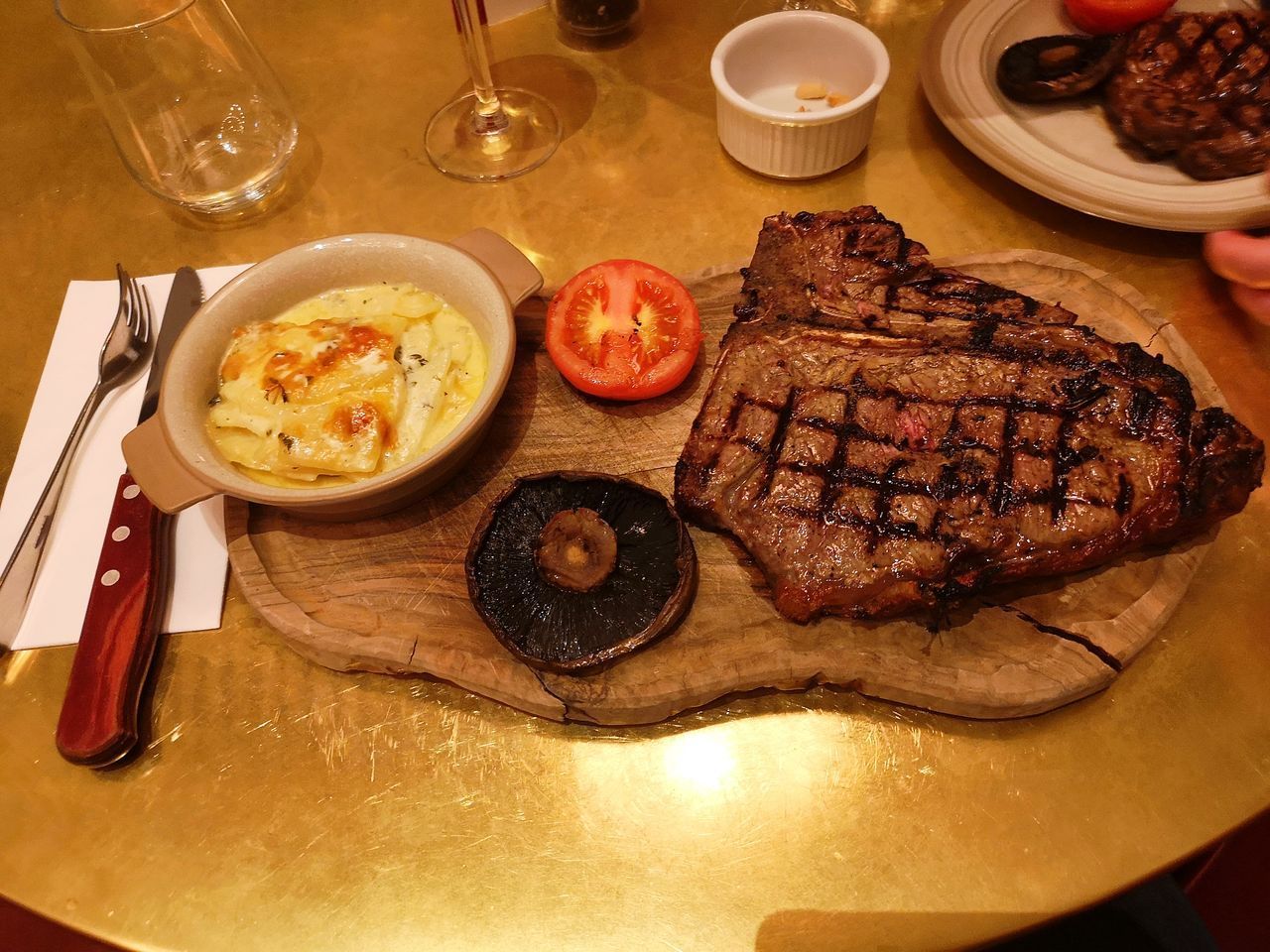 HIGH ANGLE VIEW OF FOOD SERVED IN PLATE