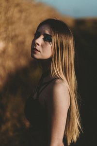 Portrait of a beautiful young woman looking away