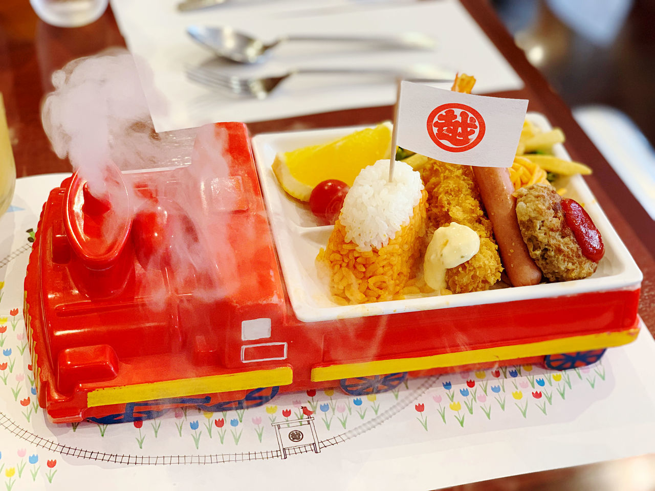 HIGH ANGLE VIEW OF MEAL SERVED IN PLATE