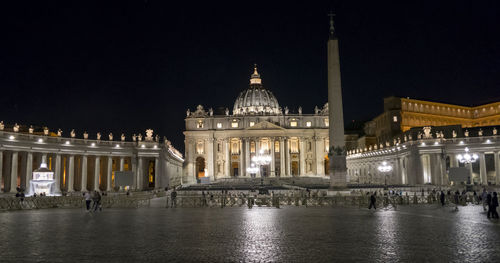 Extra wide view of san pietro square in vatican