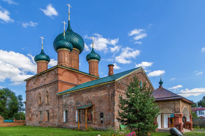 Church of the vladimir icon of the mother of god in korovniki, yaroslavl, russia