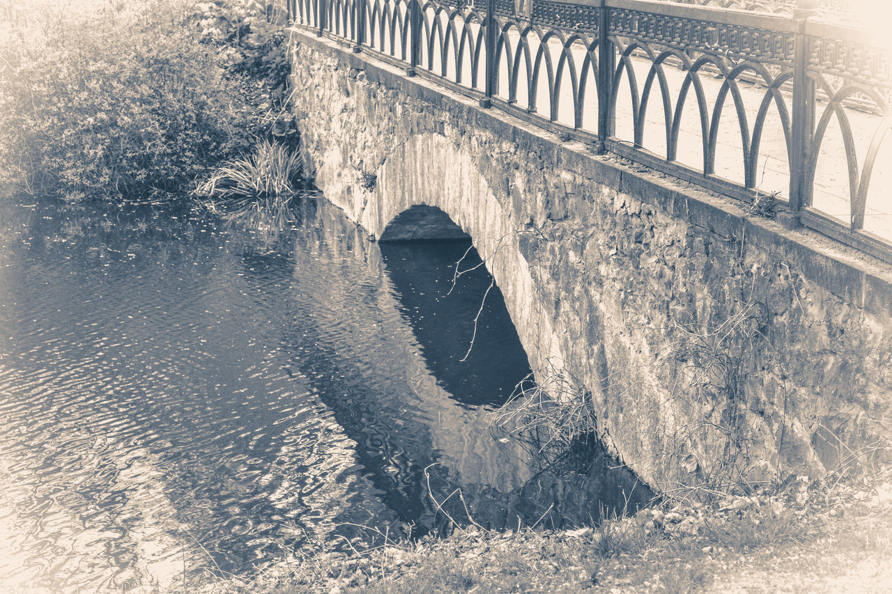 HIGH ANGLE VIEW OF ARCH BRIDGE ON RIVER