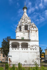 Tower bell of church of the nativity of christ in yaroslavl, russia