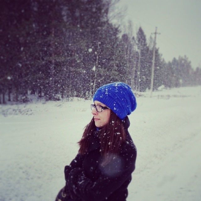 winter, snow, cold temperature, season, warm clothing, lifestyles, leisure activity, weather, looking at camera, covering, person, front view, portrait, field, young adult, focus on foreground, nature, white color