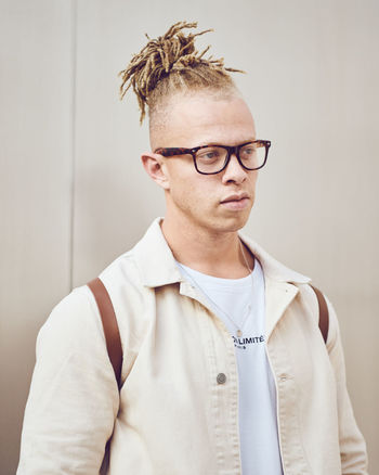 PORTRAIT OF YOUNG MAN LOOKING AWAY