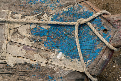 Close-up of rope against wall
