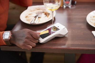 Man paying through credit card at restaurant