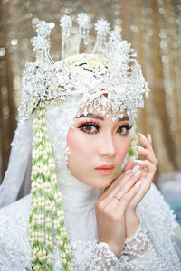 Close-up portrait of a beautiful young woman before wedding ceremonial