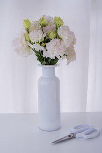 Close-up of flowers in vase on table