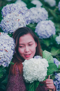 Portrait of smiling woman holding flower bouquet