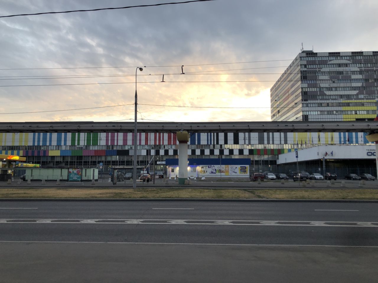 VIEW OF EMPTY ROAD AGAINST SKY