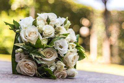 Close-up of white rose bouquet on table