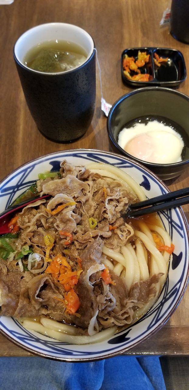 HIGH ANGLE VIEW OF FOOD ON TABLE