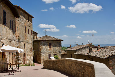 Walking aorund san gimignano which is an italian hill town in tuscany