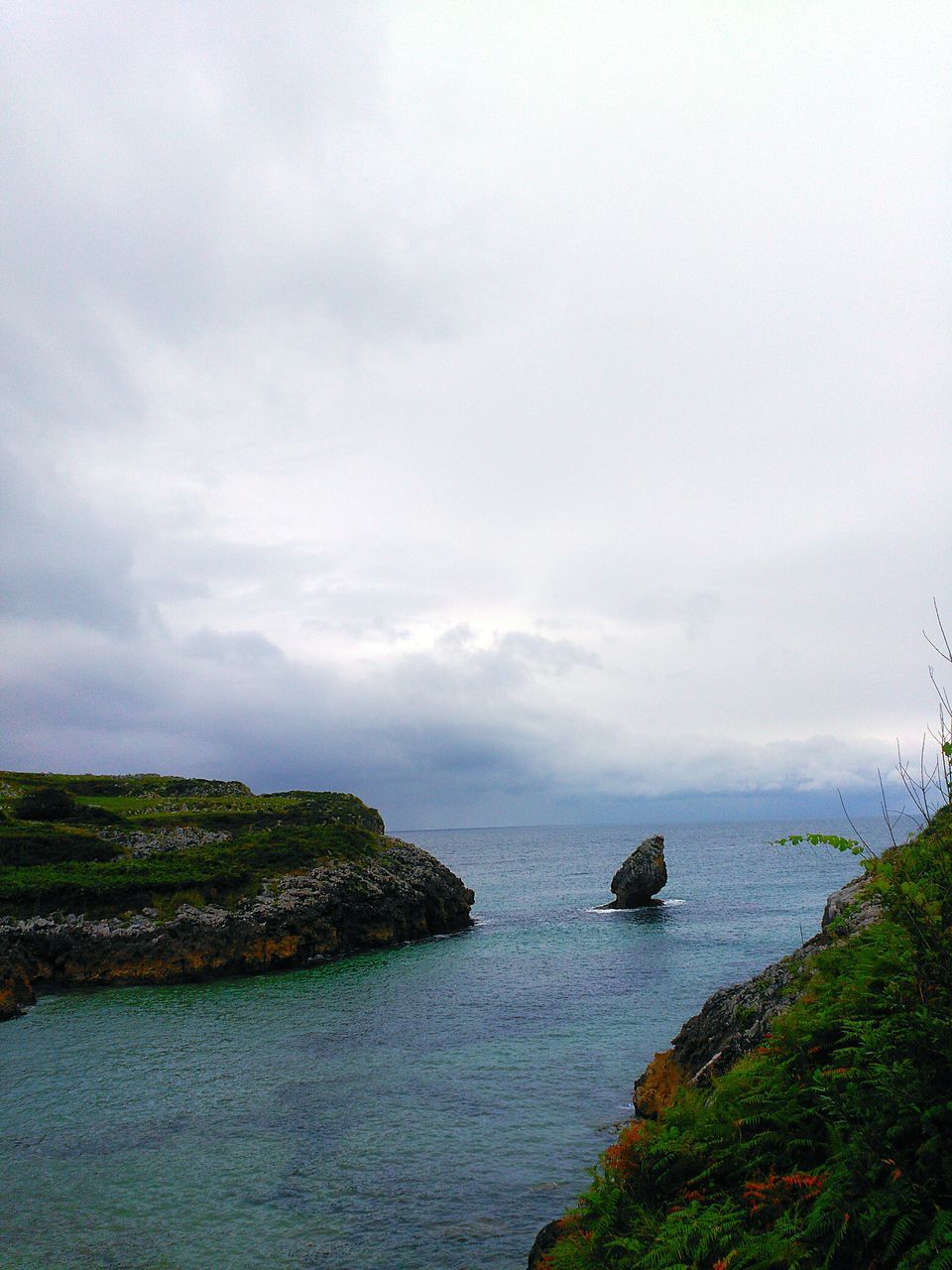 water, sea, tranquil scene, sky, tranquility, scenics, horizon over water, beauty in nature, nature, cloud - sky, waterfront, idyllic, cloudy, day, cloud, non-urban scene, outdoors, rock - object, no people, overcast