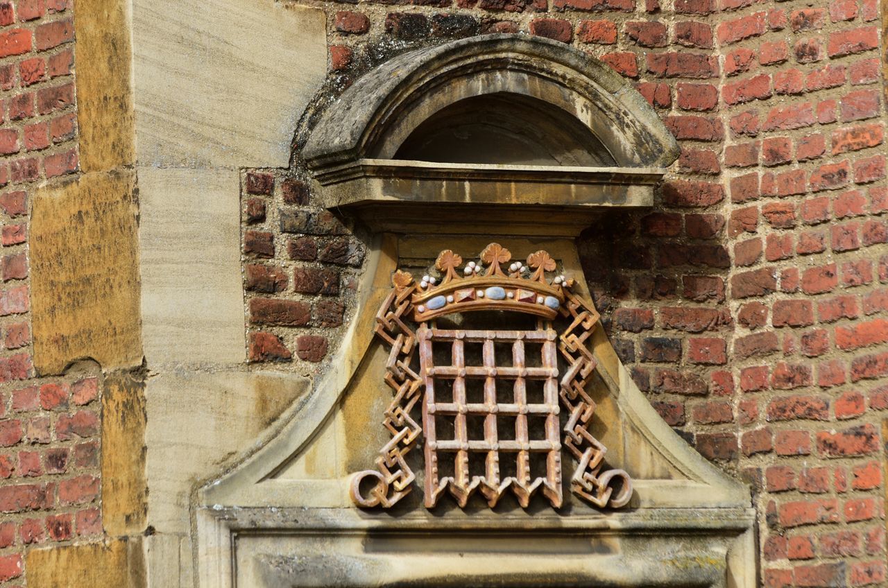 LOW ANGLE VIEW OF ORNATE BUILDING