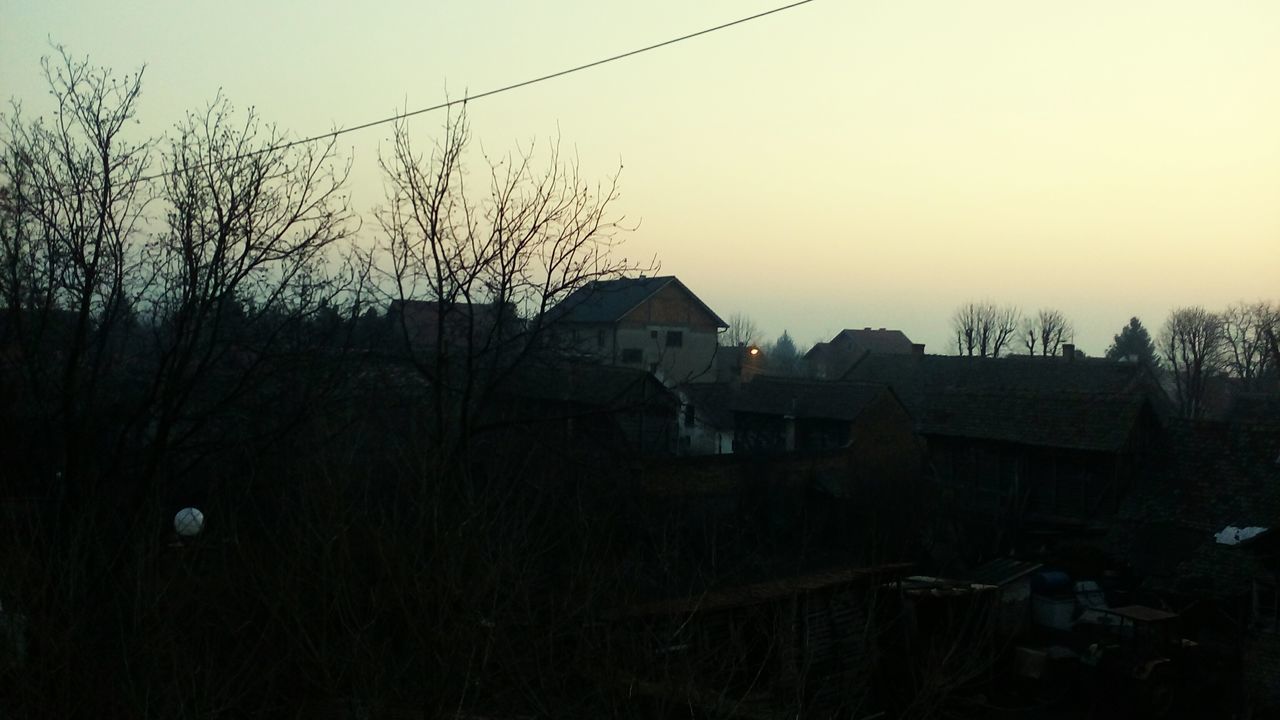 SILHOUETTE OF BUILDINGS AGAINST SKY