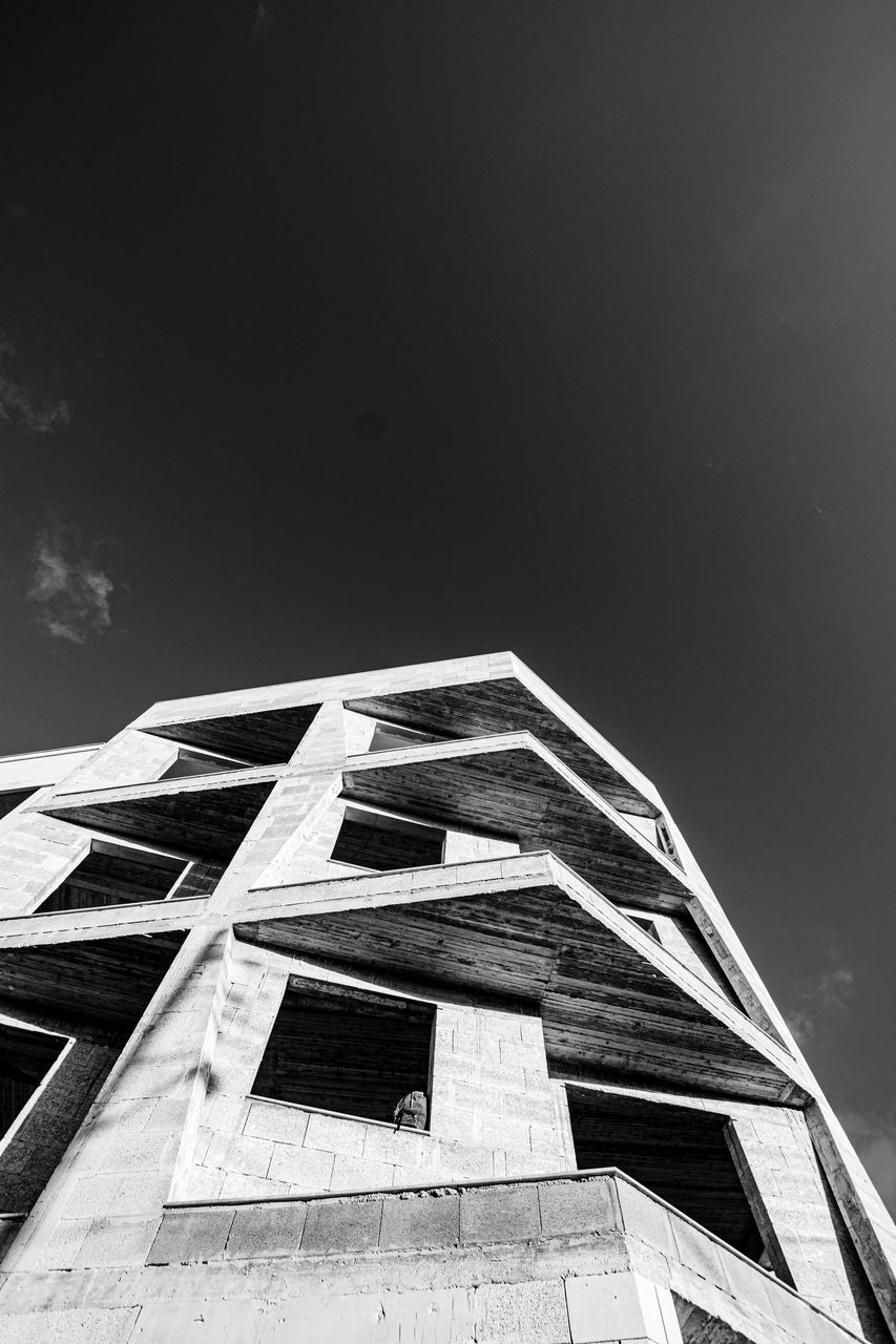 LOW ANGLE VIEW OF BUILDING AGAINST SKY