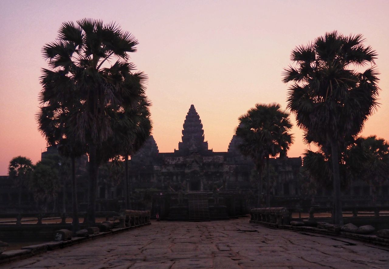 VIEW OF TEMPLE BUILDING AGAINST SKY