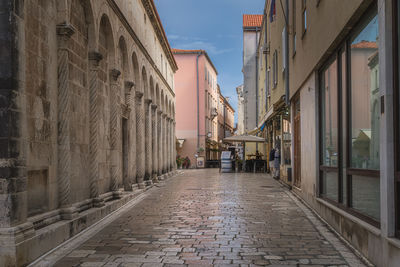 Narrow alley amidst buildings in city