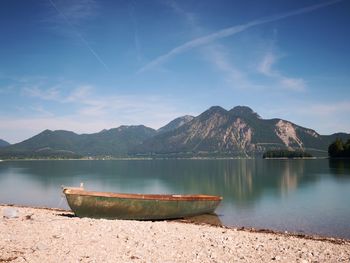 Pebbles shore of beautiful german mountain lake in remote wilderness.