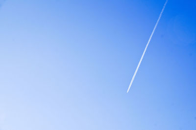 Vapor trail against clear blue sky