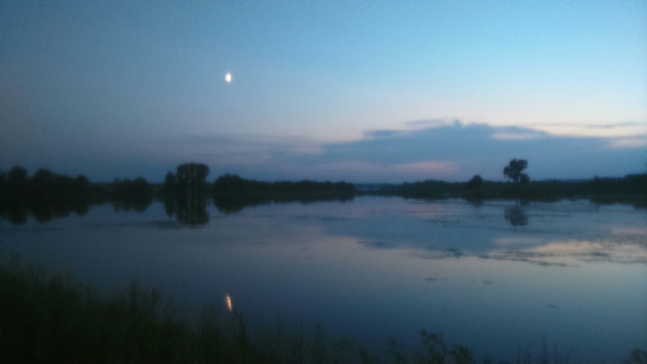 tranquil scene, tranquility, scenics, reflection, beauty in nature, lake, water, sky, nature, tree, silhouette, idyllic, standing water, moon, dusk, night, clear sky, sunset, outdoors, calm