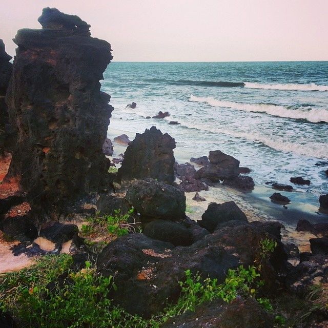 sea, horizon over water, water, tranquil scene, rock - object, scenics, rock formation, tranquility, beauty in nature, nature, rock, clear sky, beach, cliff, shore, idyllic, sky, coastline, outdoors, non-urban scene