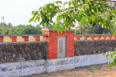 Graffiti on wall of building