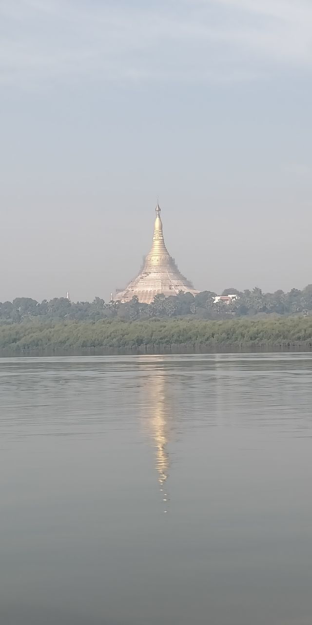 VIEW OF LAKE AGAINST SKY