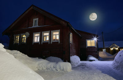 Snow covered houses against sky