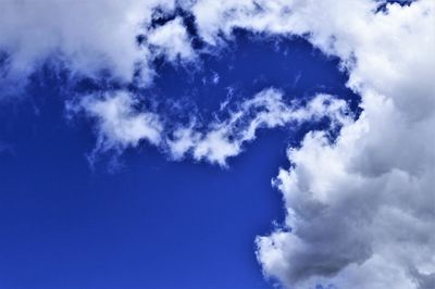 Low angle view of vapor trail in sky