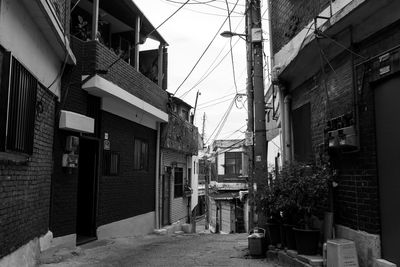 Seoul alleyway in black and white