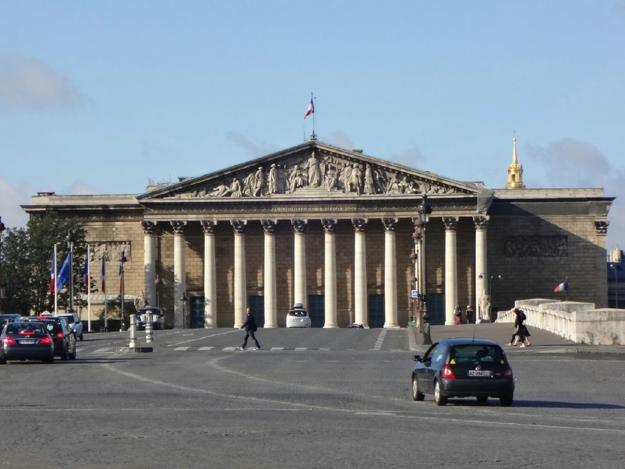 architecture, built structure, building exterior, transportation, road, famous place, travel, car, street, travel destinations, history, city, tourism, sky, incidental people, land vehicle, architectural column, international landmark, capital cities