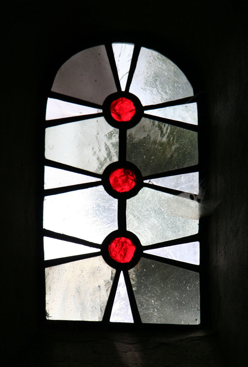 CLOSE UP OF RED ELECTRIC LAMP