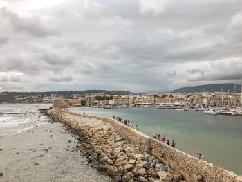 Panoramic view of bay against sky