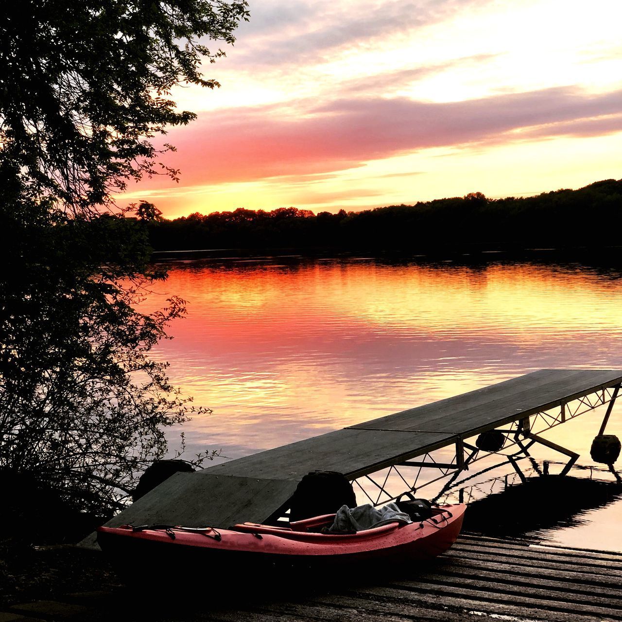 SCENIC VIEW OF LAKE AT SUNSET